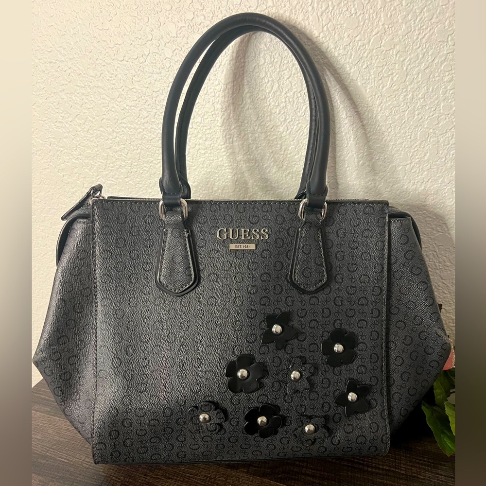 💜Guess Handbag in Black Flowers Designs